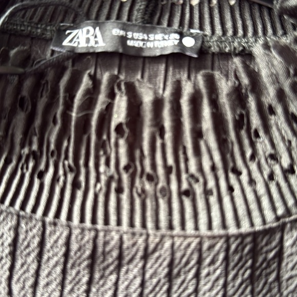 ZARA • Black Ribbed Sleeveless Blouse with Ruffled Collar S-M - Picture 6 of 6